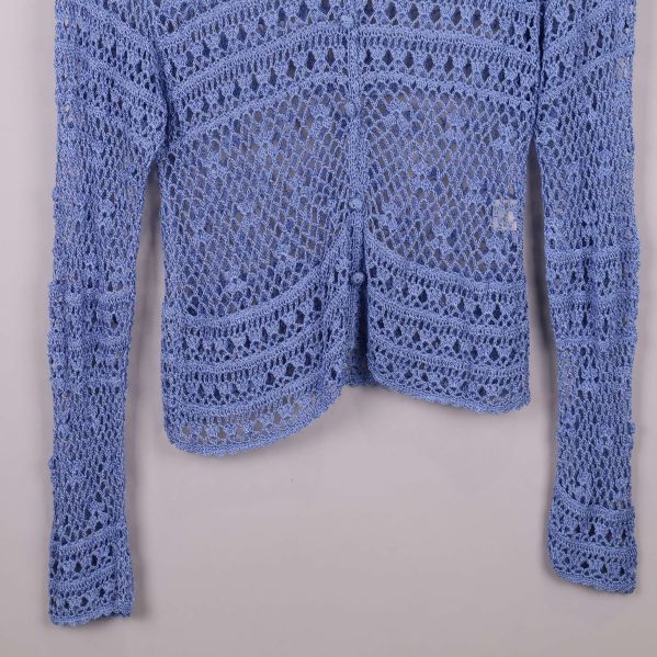 Nedre delen av cardiganen med detaljerat virkat mönster
