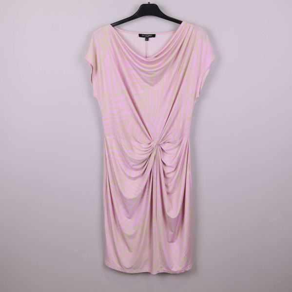 Ljusrosa mönstrad midiklänning med draperad midja på galge