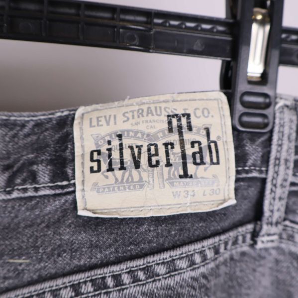 Levi’s SilverTab etikett och storlekslapp på linning