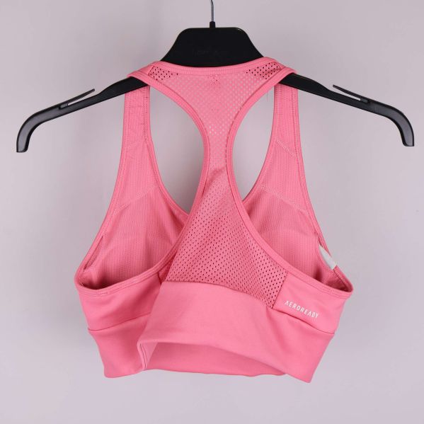Tränings-bh bakifrån med ventilerande mesh och racerback-skärning
