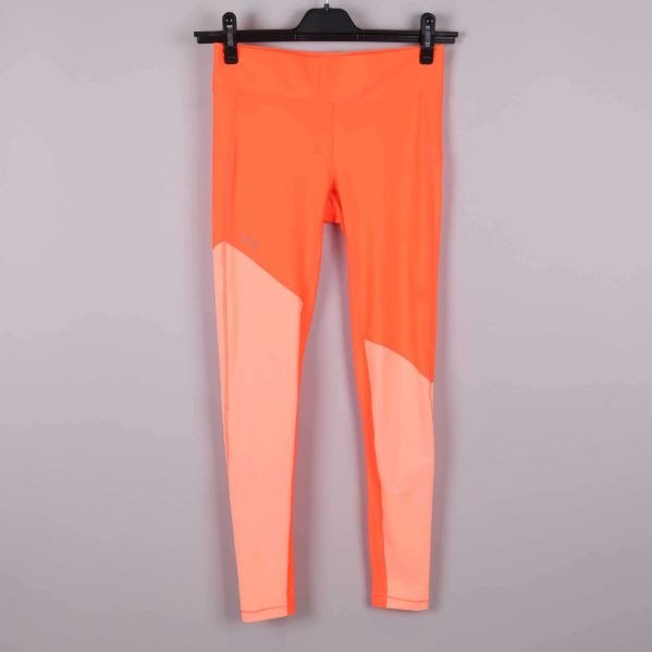 Träningstights i orange med ljusare paneler framifrån