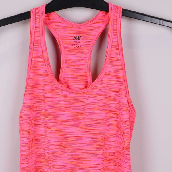 Övre framsida på sportlinne med fokus på krage