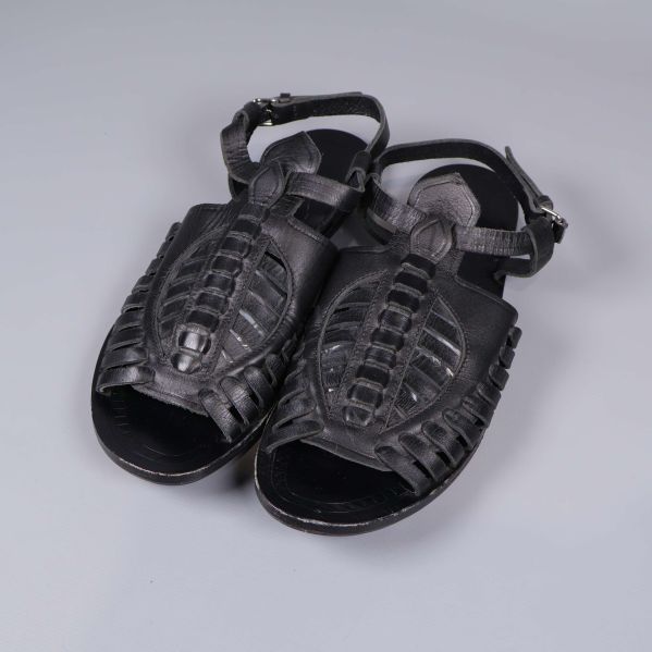 Svarta lädersandaler med remmar