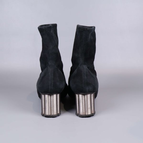 Stövletter bakifrån, klackarna i fokus