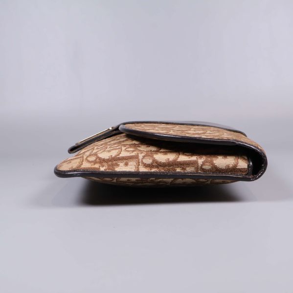 Väskan sedd från sidan 