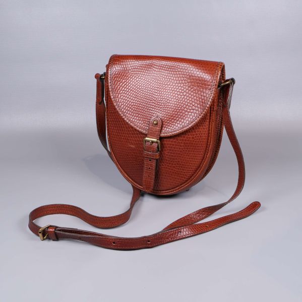 Brun axelremsväska i brunt läder