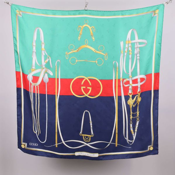 Scarf upphängd, bakifrån