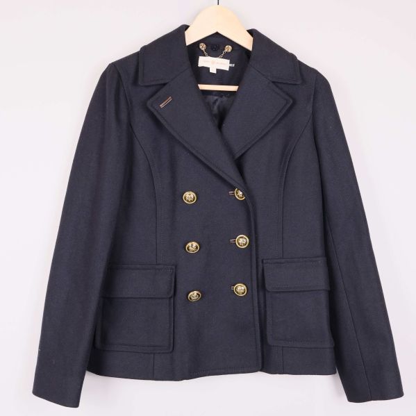 Marinblå skepparkavaj med dubbla knappar framifrån