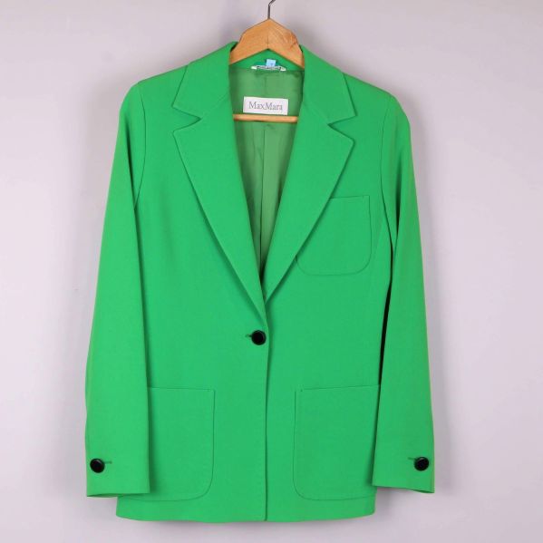 Grön kavaj framifrån med fickor