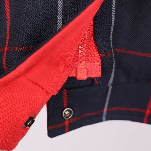 Dragkedja släppt lite vid söm