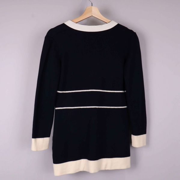 Koftans baksida med vita ränder 