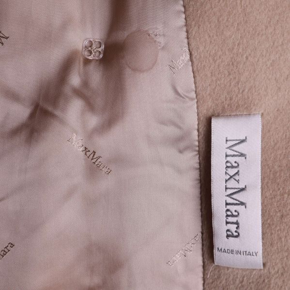 Max Mara-etikett och logo i fodret
