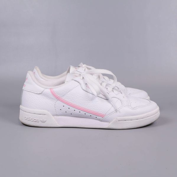 Sneakers i vitt med rosa detalj, andra sidovy