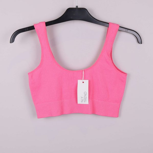 Rosa ribbad crop top med breda axelband på galge