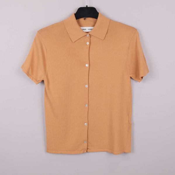 Kortärmad stickad skjorttröja med knappar framtill