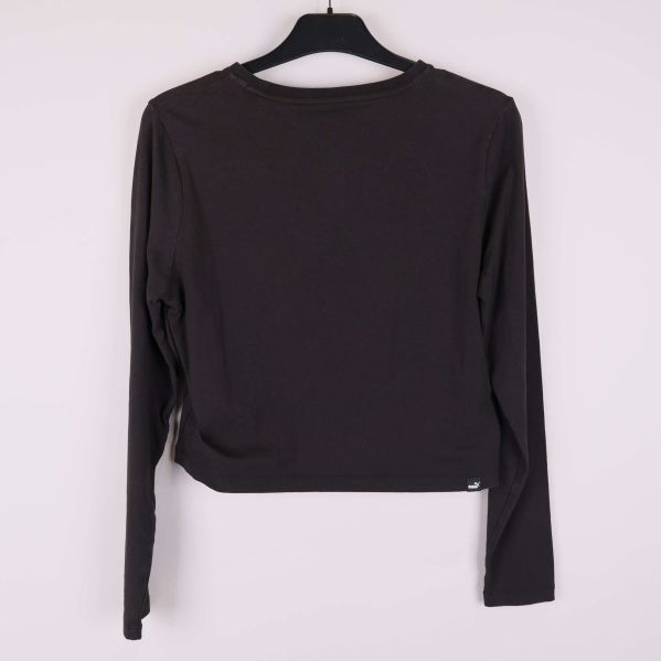 Baksida av svart långärmad crop top utan tryck