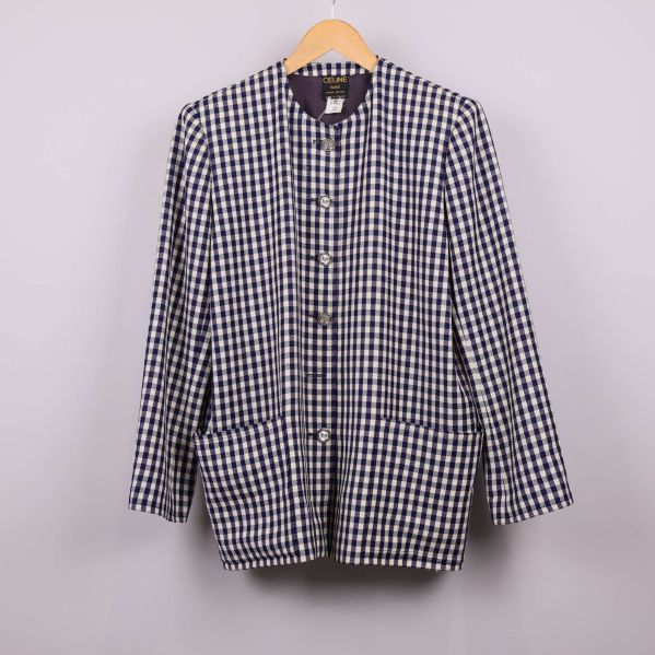 Framsida på rutigt kavaj med knappar och fickor