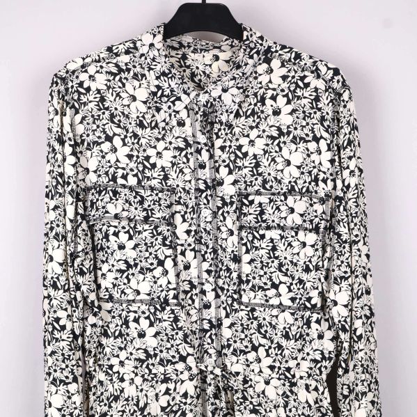 Övre del av klänning med fickor och knappar