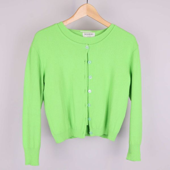 Grön kofta med knappar 