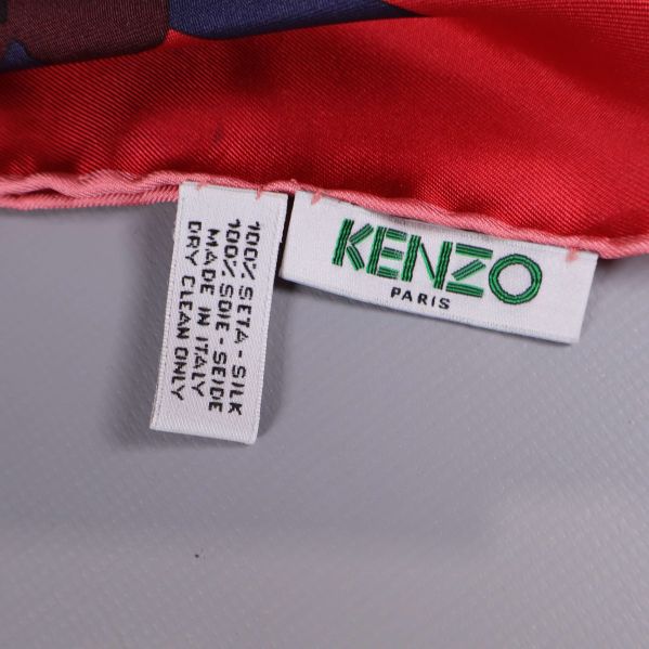 Materialetikett visar 100% siden och Kenzo Paris-etikett