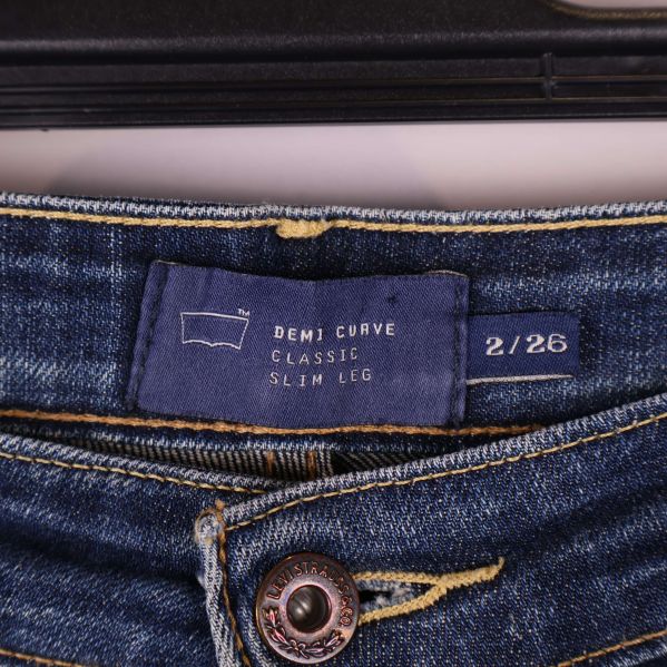 Närbild på insida lapp Demi Curve 2/26