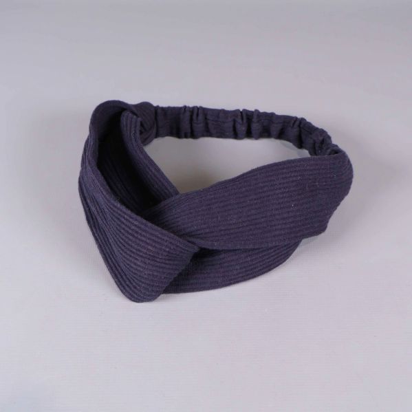 Mörkt ribbat hårband med twist framtill