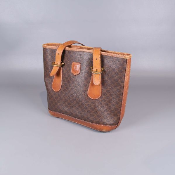 Toteväska med justerbara handtag och brun botten