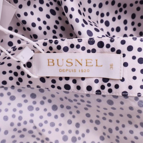 Närbild på märkesetikett Busnel och storlek 36