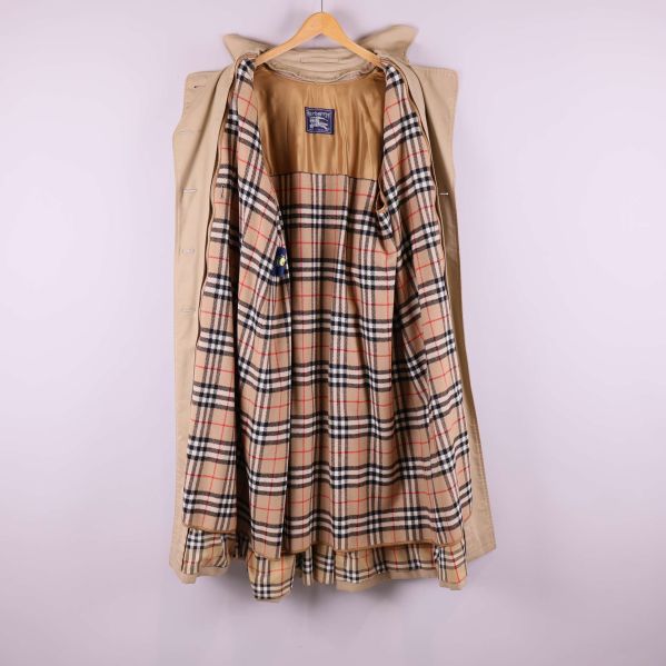 Rutigt innerfoder i beige trenchcoat från Burberrys