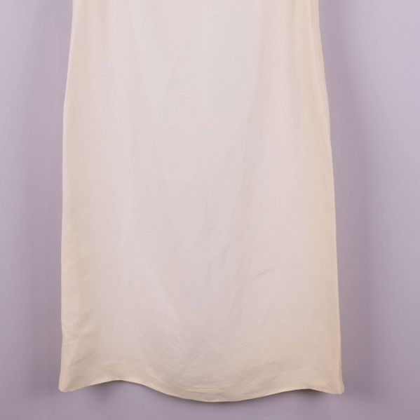 Nedre delen av klänningen med rak fåll