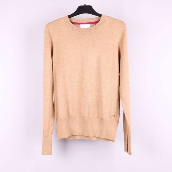 Beige tröja framifrån 