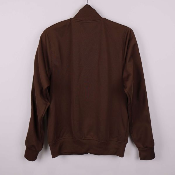 Baksidan av brun track jacket med ribbade muddar