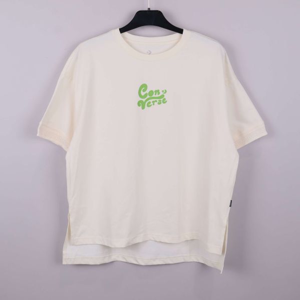 T-shirt i cremevit färg med grönt Converse-tryck framtill