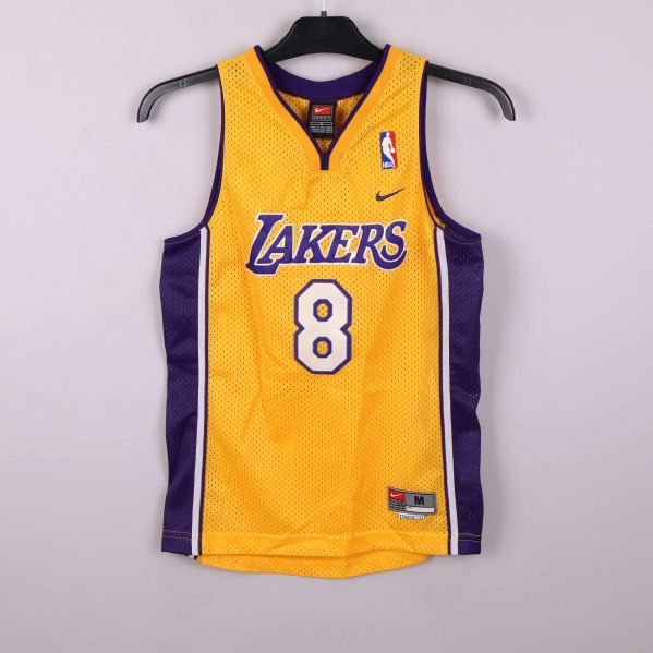 Gult och lila Lakers basketlinne med nummer åtta framtill