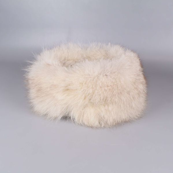 Pälskragen sedd framifrån med fyllig pälsstruktur