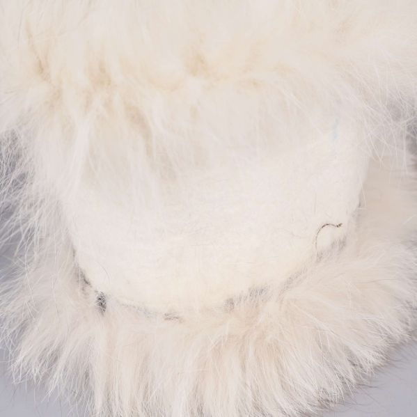 Närbild på baksidan av pälskragen med textilbas