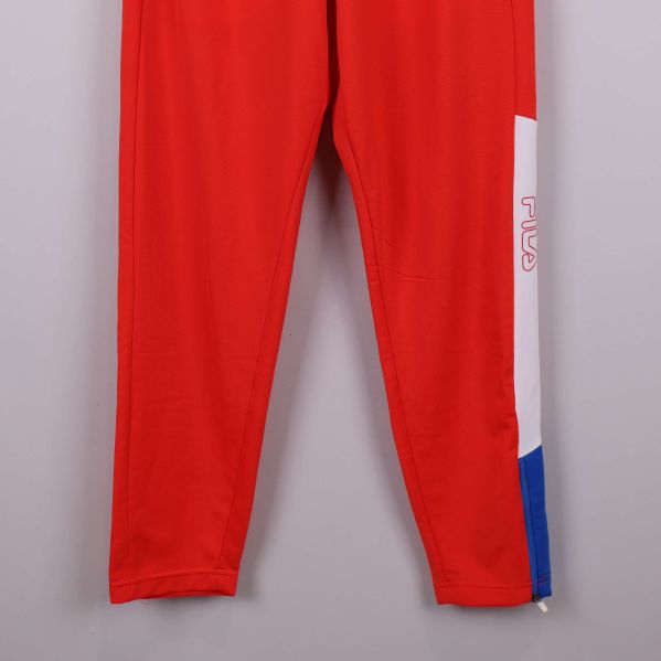 Färgblock och FILA-tryck längs byxbenets nederkant