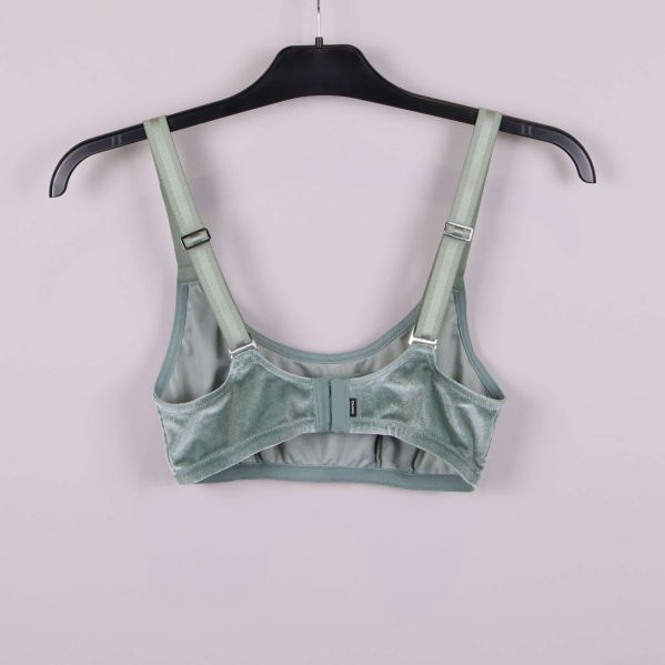 Baksidan av ljusgrön bh med justerbara band och spänne