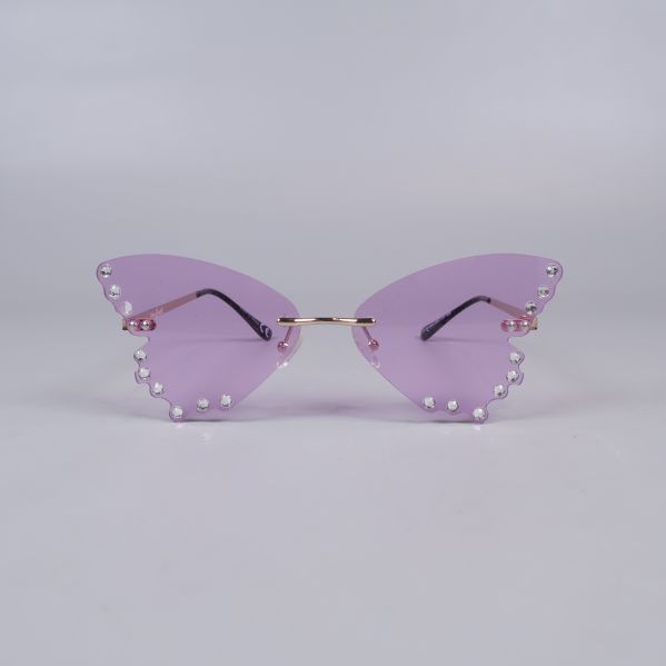 Solglasögon framifrån visar lila fjärilsbågar