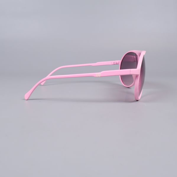 Solglasögon med rosa bågar visade från sidan