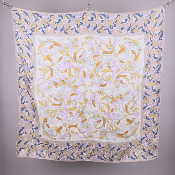 Scarf helt utvikt visar detaljerat mönster