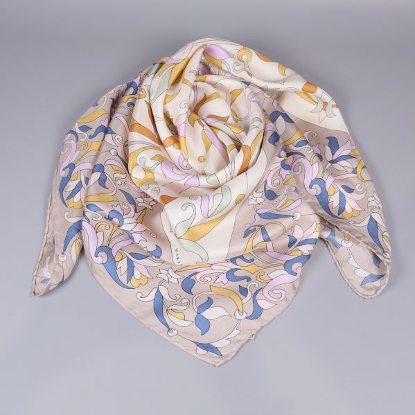 Kvadratisk scarf med pastellfärgat grafiskt mönster