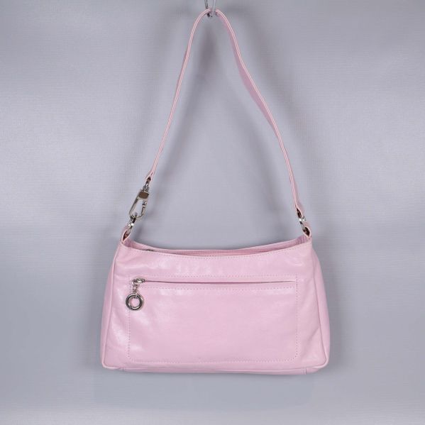 Ljusrosa axelremsväska med ytterficka och silverdetaljer