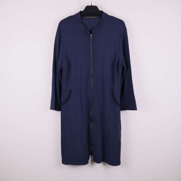 Lång mörkblå jacka med dragkedja framtill