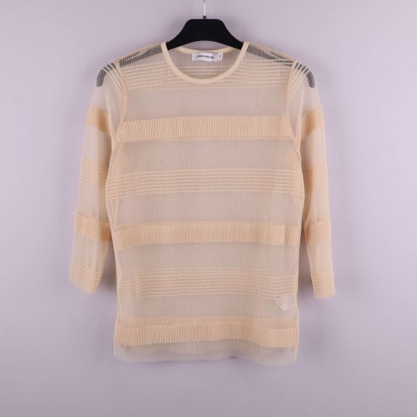 Transparent beige meshtröja med randiga strukturer och trekvartsärm