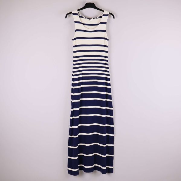 Lång ärmlös randig klänning på galge framifrån