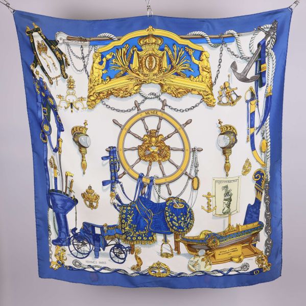 Kvadratiskt scarf med mönster i blått