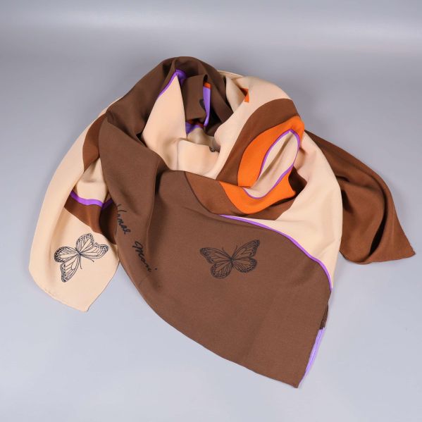 Scarf arrangerad med synliga mönster och fjärilar