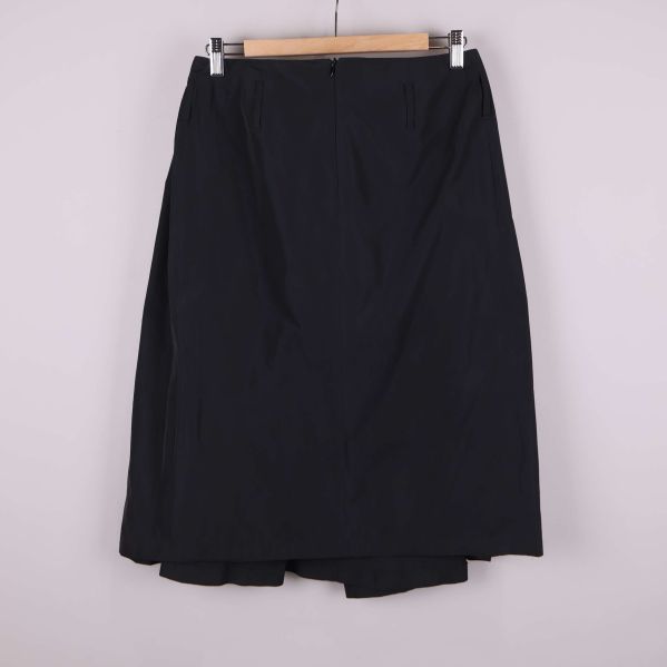 Kjolen bakifrån med dragkedja