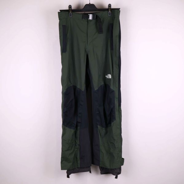 Gröna friluftsbyxor med svarta förstärkningar fram